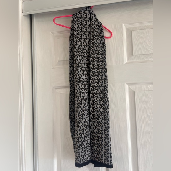 Michael Kors Monogram Black and Gray Scarf - Picture 1 of 3